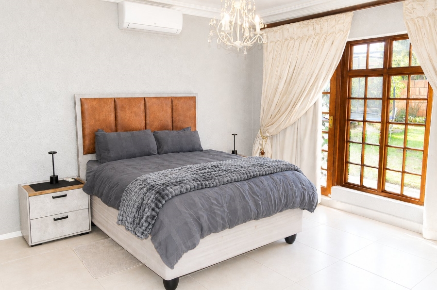 5 Bedroom Property for Sale in Wilkoppies North West